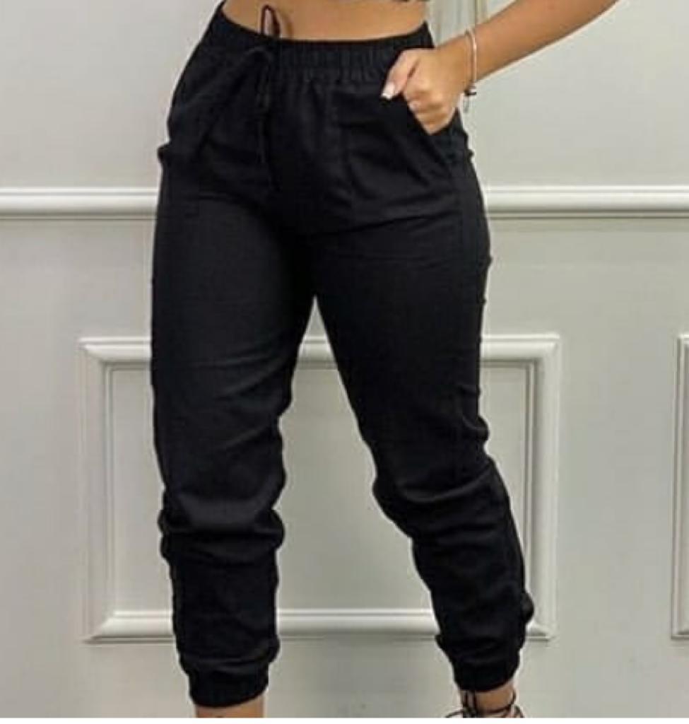 Calça jogger em malha crepe forrada